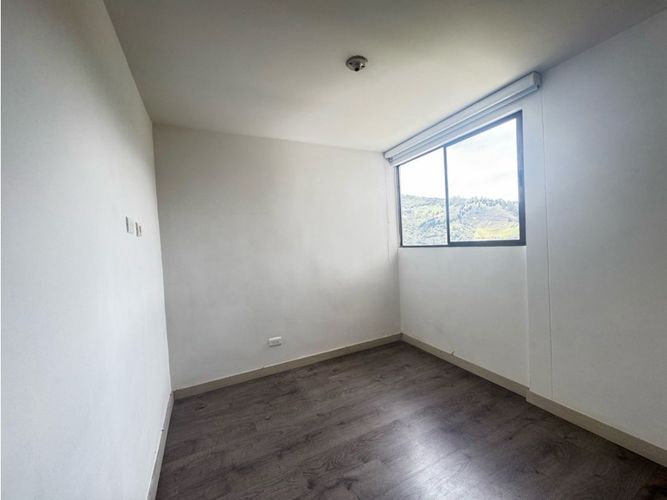 Apartamento de 3 alcobas en venta en Las Lomitas, Medellín, 71 m² · foto 8 de 11
