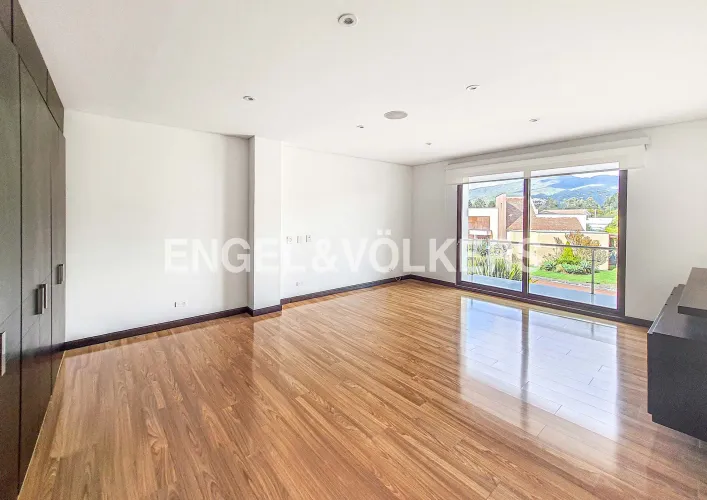 Casa de 5 alcobas en venta en Guaymaral, Bogotá, 533 m² · foto 14 de 20