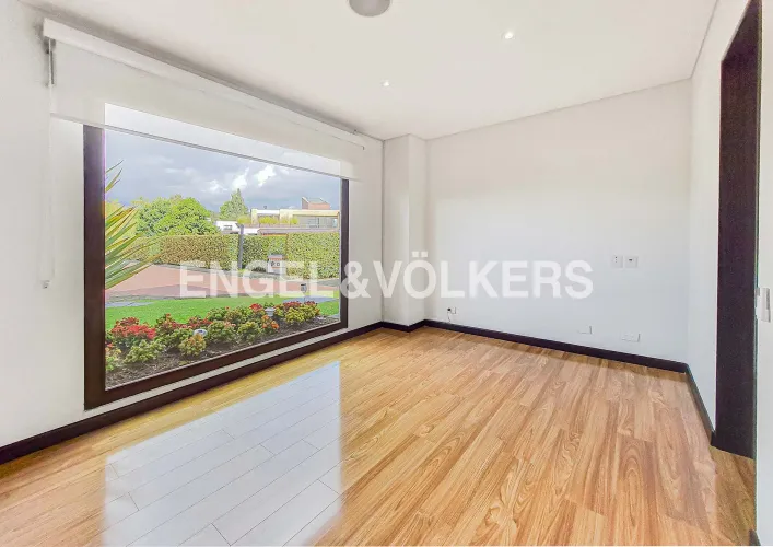 Casa de 5 alcobas en venta en Guaymaral, Bogotá, 533 m² · foto 9 de 20