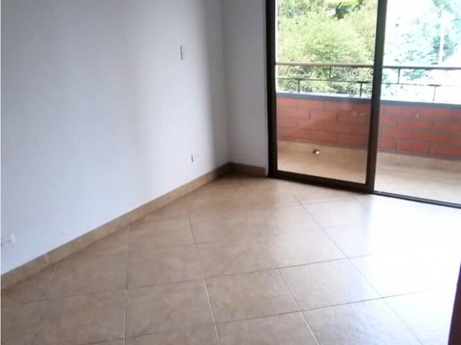 Casa de 5 alcobas en venta en Las Brisas, La Estrella, 225 m² · foto 3 de 14