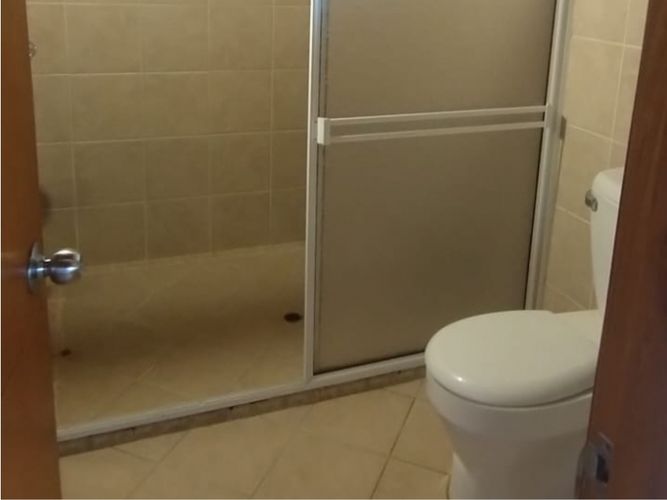 Casa de 5 alcobas en venta en Las Brisas, La Estrella, 225 m² · foto 9 de 14
