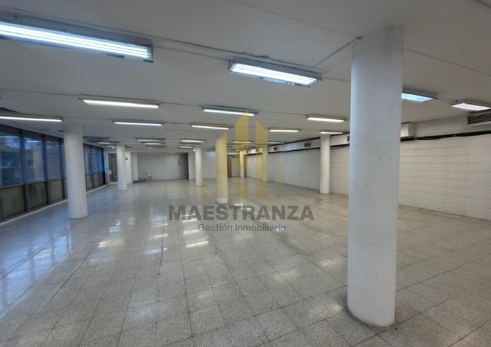 Local en venta en Laureles, Medellín, 926 m² · foto 8 de 24