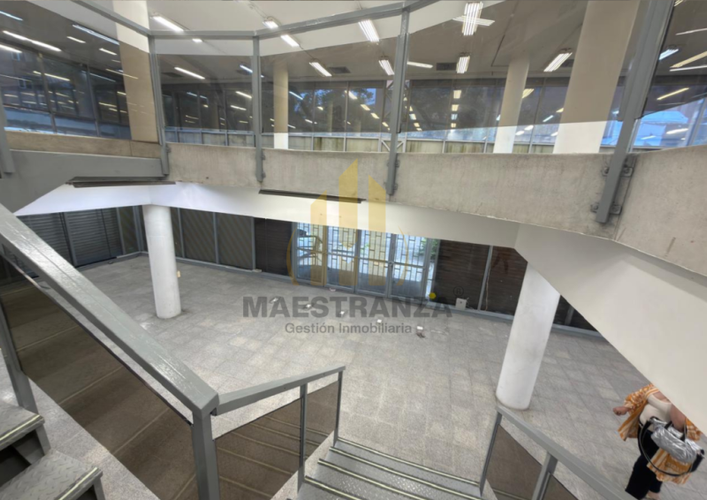 Local en venta en Laureles, Medellín, 926 m² · foto 14 de 24