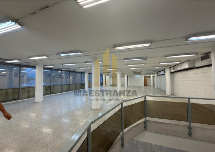 Local en venta en Laureles, Medellín, 926 m² · foto 15 de 24