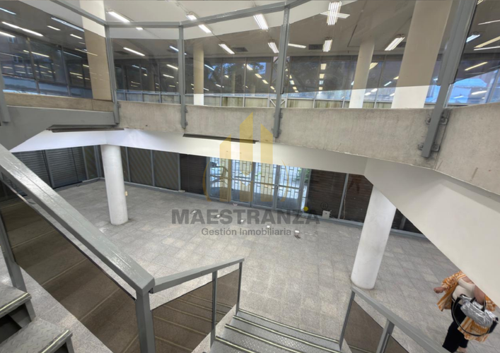 Local en venta en Laureles, Medellín, 926 m² · foto 17 de 24