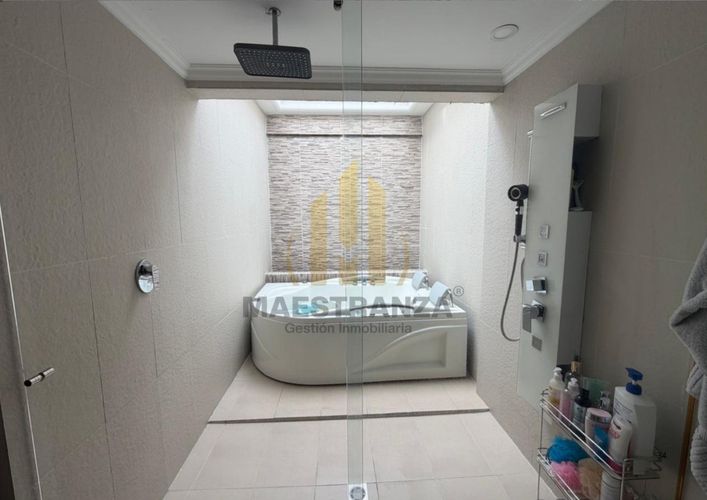 Casa de 4 alcobas en venta en Las Lomas, Medellín, 400 m² · foto 9 de 24