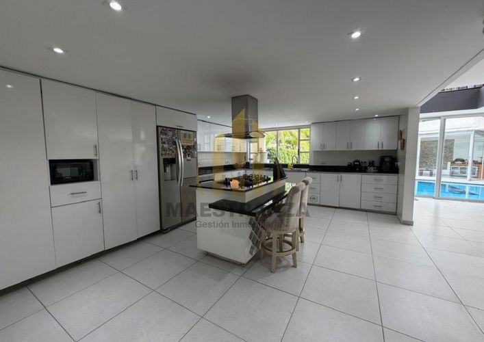 Casa de 4 alcobas en venta en Las Lomas, Medellín, 400 m² · foto 23 de 24
