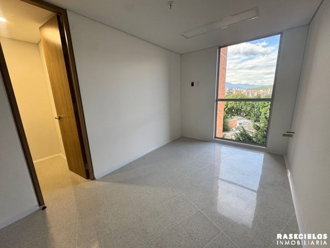 Oficina en arriendo en Laureles, Medellín, 35 m² · foto 2 de 5