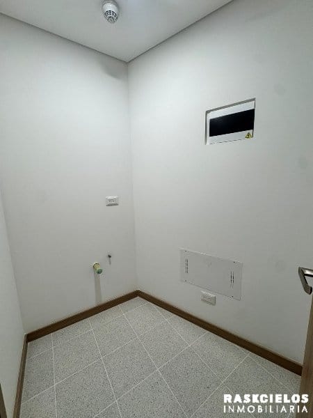 Oficina en arriendo en Laureles, Medellín, 35 m² · foto 4 de 5