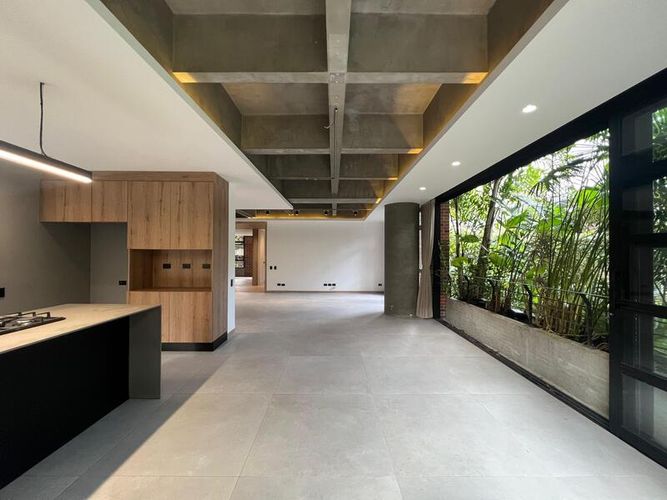 Apartamento de 3 alcobas en arriendo en El Diamante No. 2, Medellín, 204 m² · foto 4 de 24