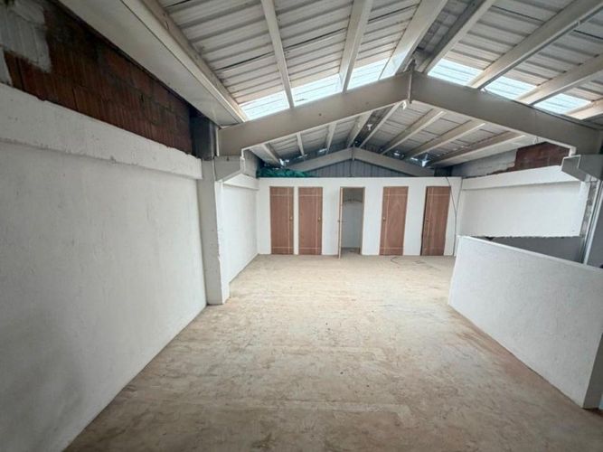 Bodega en arriendo en Camino Verde, Envigado, 340 m² · foto 7 de 7