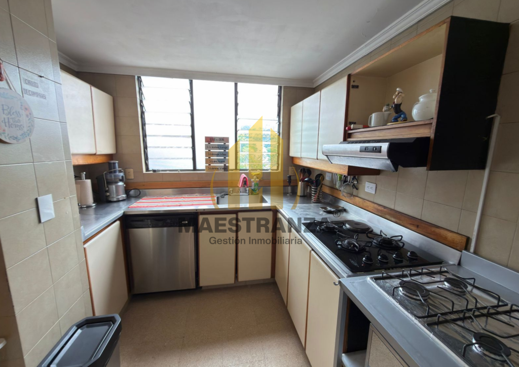 Apartamento en venta en El Poblado, Medellín · foto 5 de 24