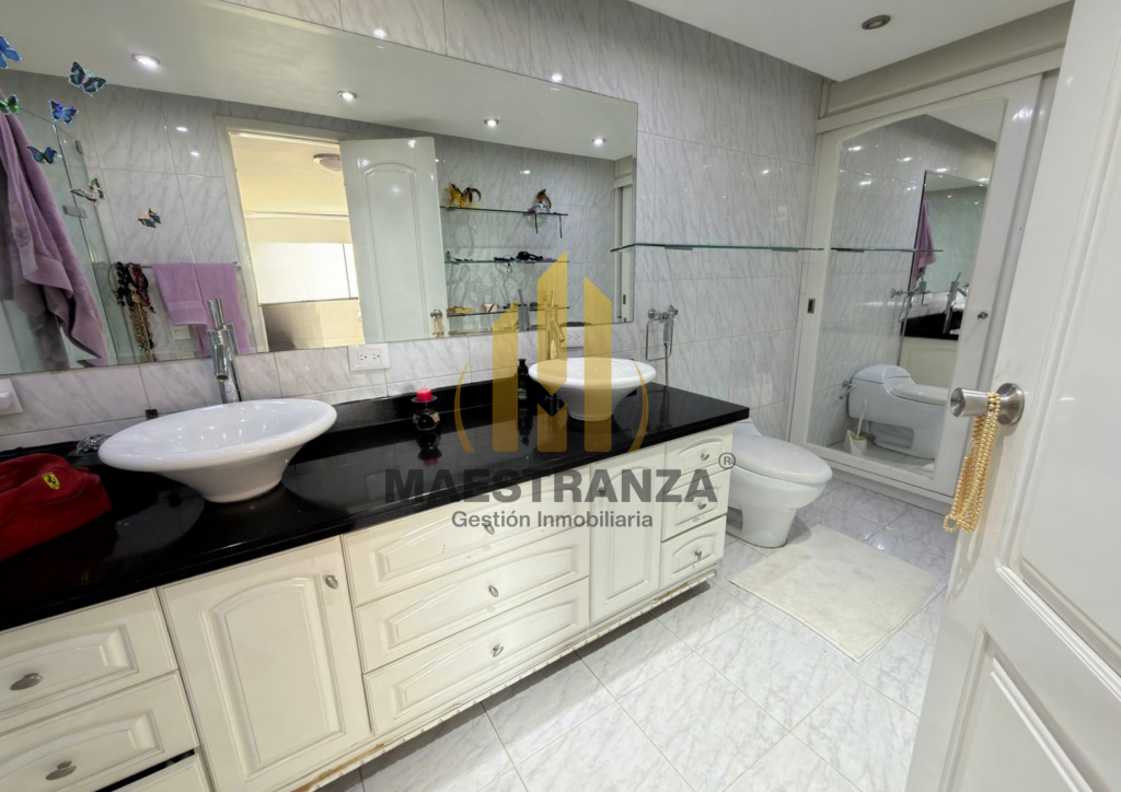 Apartamento en venta en El Poblado, Medellín · foto 13 de 24