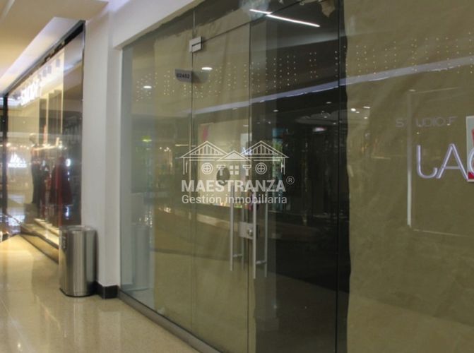 Local en venta en El Poblado, Medellín, 75 m² · foto 3 de 5