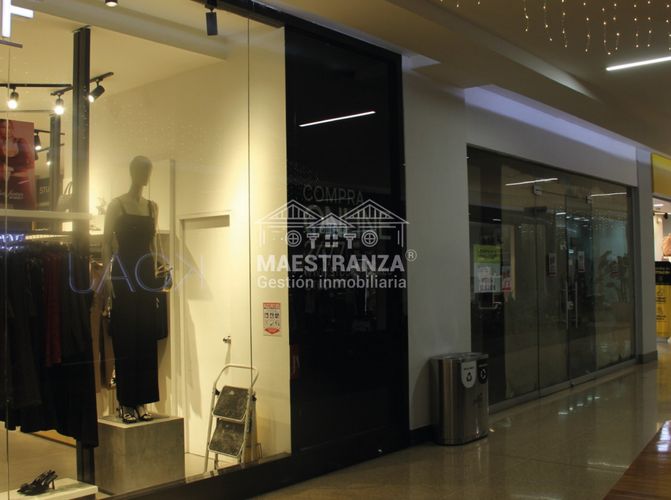 Local en venta en El Poblado, Medellín, 75 m² · foto 4 de 5