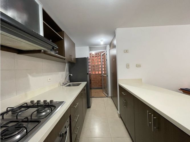 Apartamento de 3 alcobas en venta en Loma De San Jose, Sabaneta, 73 m² · foto 2 de 15