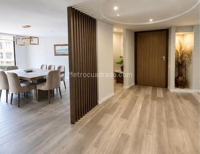 Apartamento de 3 alcobas en venta en Bella Suiza, Bogotá, 235 m² · foto 6 de 14