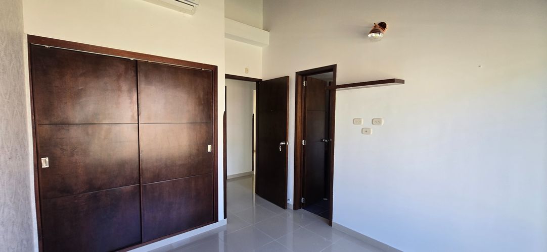 Casa de 4 alcobas en arriendo en Menzuly, Piedecuesta, 275 m² · foto 3 de 19