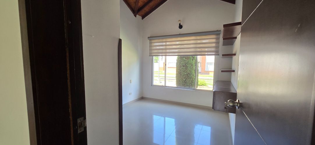 Casa de 4 alcobas en arriendo en Menzuly, Piedecuesta, 275 m² · foto 9 de 19