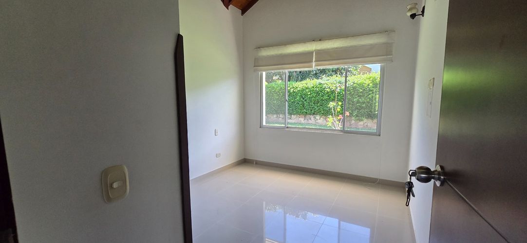 Casa de 4 alcobas en arriendo en Menzuly, Piedecuesta, 275 m² · foto 11 de 19