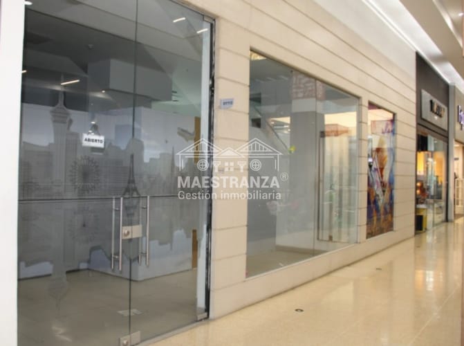 Local en arriendo en El Poblado, Medellín, 105 m² · foto 2 de 2