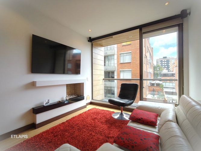 Apartamento de 1 alcoba en venta en Chico Norte, Bogotá, 65 m² · foto 2 de 24