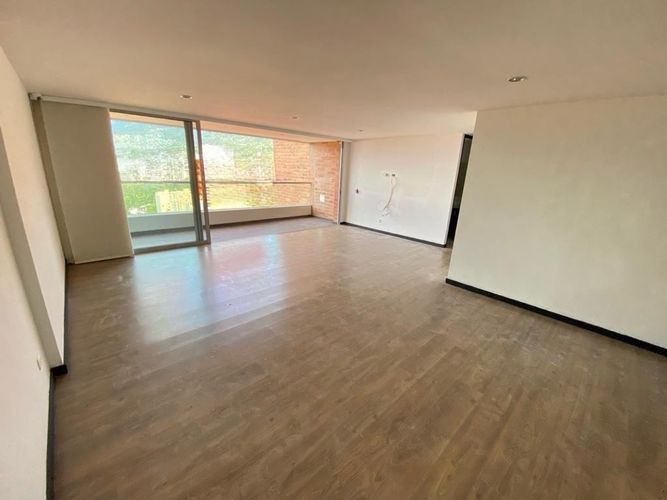 Apartamento de 3 alcobas en venta en Loma De Las Brujas, Envigado, 150 m² · foto 3 de 15