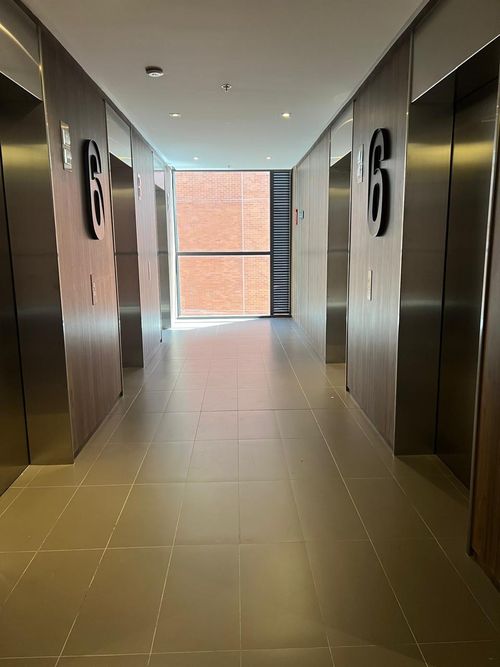Oficina en arriendo en El Poblado, Medellín, 88 m² · foto 3 de 10