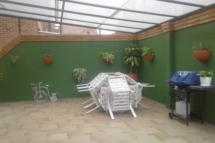 Casa de 4 alcobas en venta en Cn Los Arboles, Chía, 263 m² · foto 2 de 23