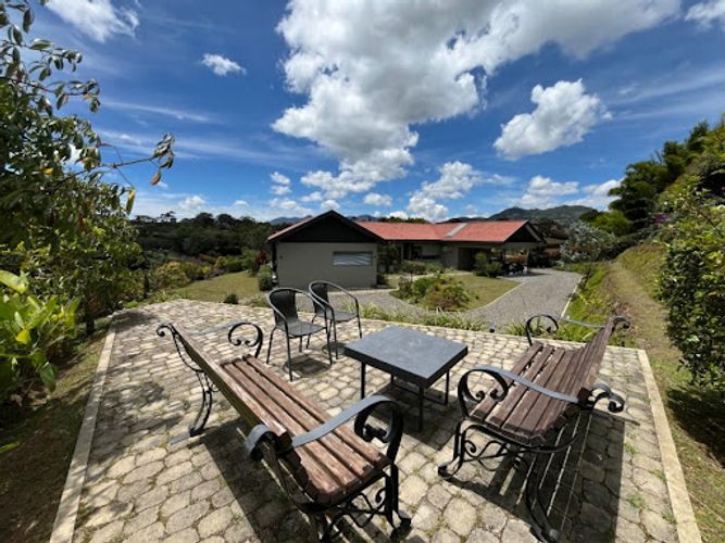 Casa de 4 alcobas en venta en Llano Grande, Rionegro · foto 2 de 24