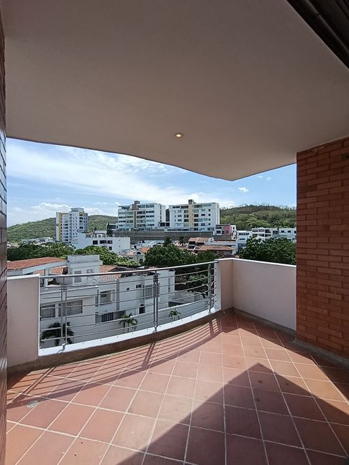 Apartamento de 3 alcobas en venta en Bellavista, Los Patios, 149 m² · foto 3 de 16