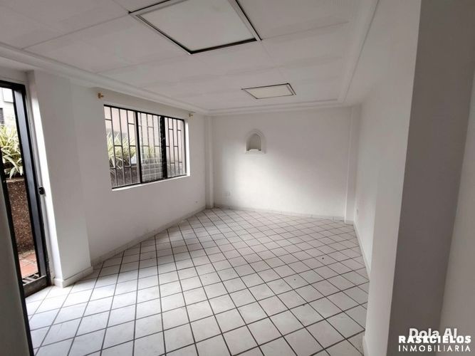 Local en arriendo en Conquistadores, Medellín, 15 m² · foto 2 de 13