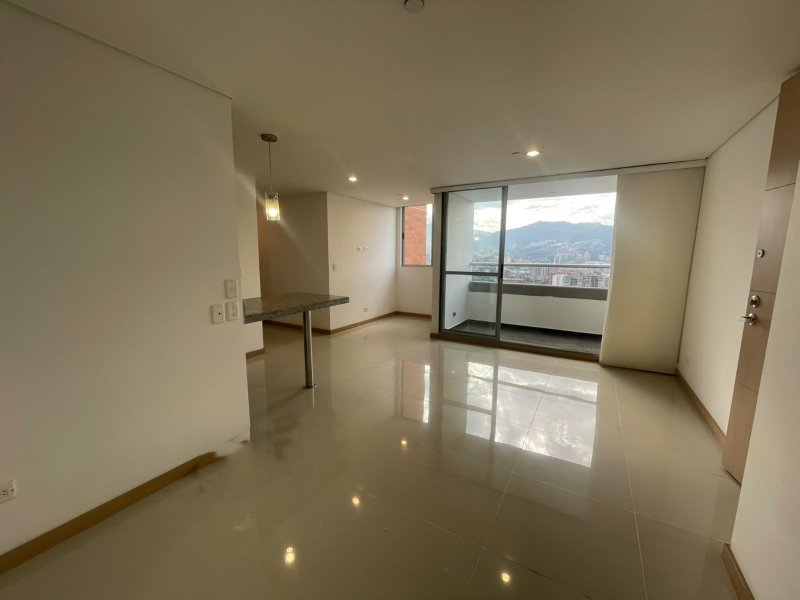 Apartamento en arriendo en Loma Del Esmeraldal, Envigado · foto 4 de 16