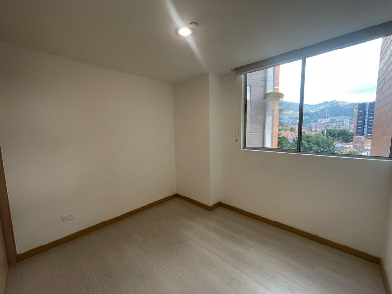 Apartamento en arriendo en Loma Del Esmeraldal, Envigado · foto 10 de 16