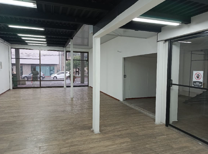 Local en arriendo en La Esmeralda, Itagüí, 238 m² · foto 2 de 10