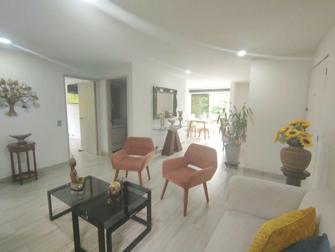 Apartamento de 3 alcobas en venta en El Poblado, Medellín, 128 m² · foto 3 de 19