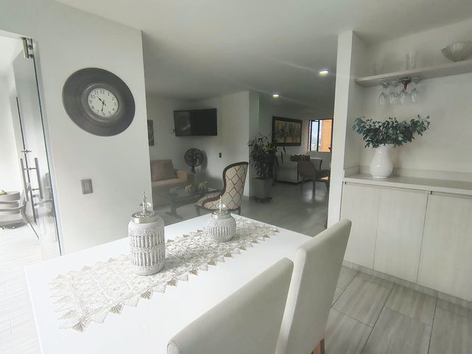 Apartamento de 3 alcobas en venta en El Poblado, Medellín, 128 m² · foto 12 de 19