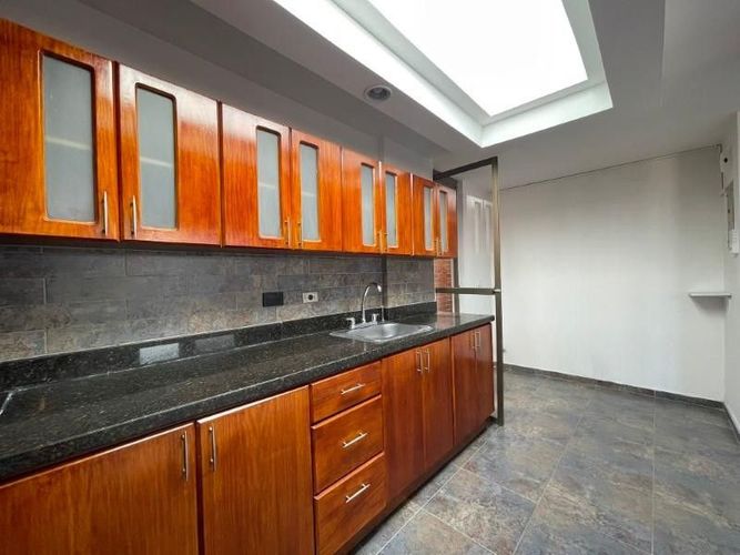 Apartamento de 4 alcobas en arriendo en Laureles, Medellín · foto 5 de 18