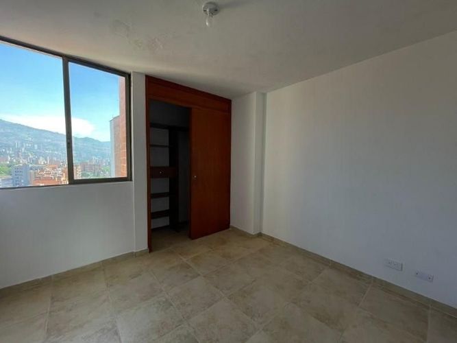 Apartamento de 4 alcobas en arriendo en Laureles, Medellín · foto 7 de 18