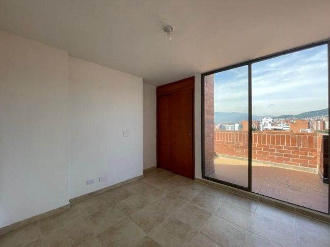 Apartamento de 4 alcobas en arriendo en Laureles, Medellín · foto 8 de 18