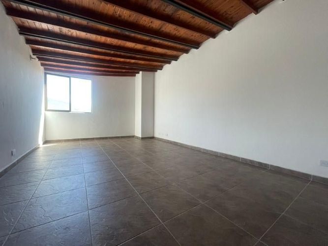 Apartamento de 4 alcobas en arriendo en Laureles, Medellín · foto 10 de 18
