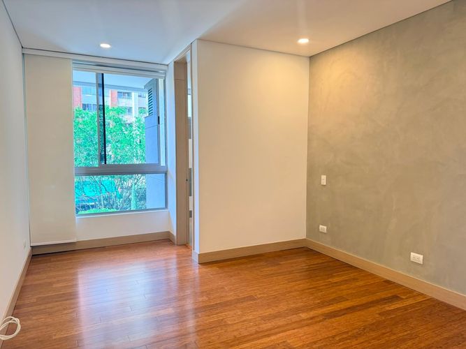 Apartamento de 3 alcobas en arriendo en El Poblado, Medellín, 272 m² · foto 13 de 19
