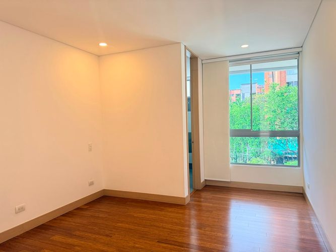 Apartamento de 3 alcobas en arriendo en El Poblado, Medellín, 272 m² · foto 14 de 19