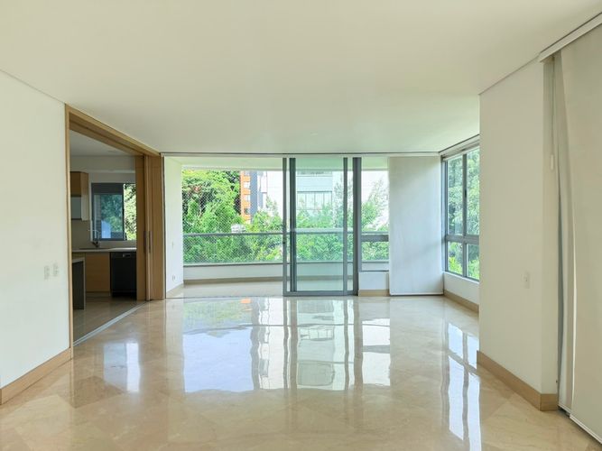 Apartamento de 3 alcobas en arriendo en El Poblado, Medellín, 272 m² · foto 3 de 19