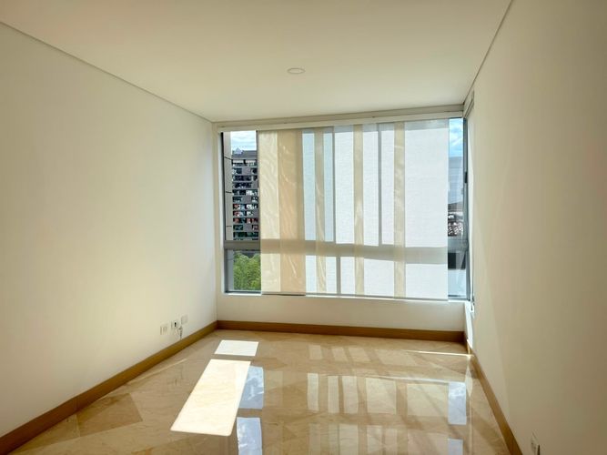 Apartamento de 3 alcobas en arriendo en El Poblado, Medellín, 272 m² · foto 17 de 19