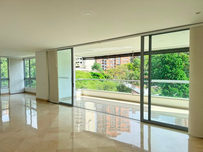 Apartamento de 3 alcobas en arriendo en El Poblado, Medellín, 272 m² · foto 4 de 19