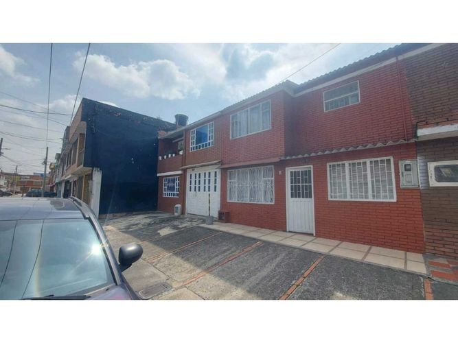 Casa de 4 alcobas en venta en Super Manzana 10, Bogotá, 180 m² · foto 2 de 23