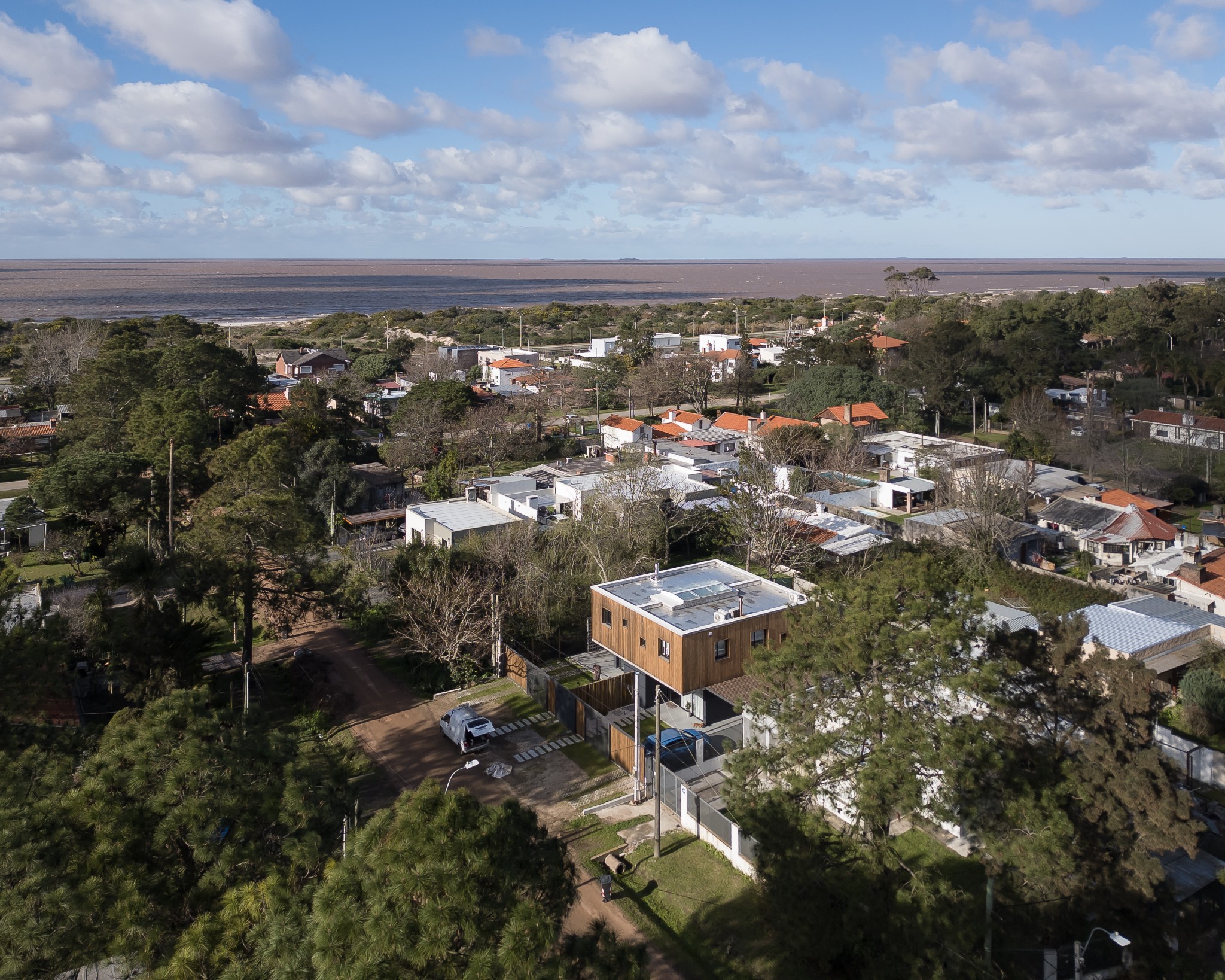 Exclusiva Casa de Diseño a Estrenar a Pasos del Mar en Lomas de Solymar | Última Unidad Disponible - foto 4