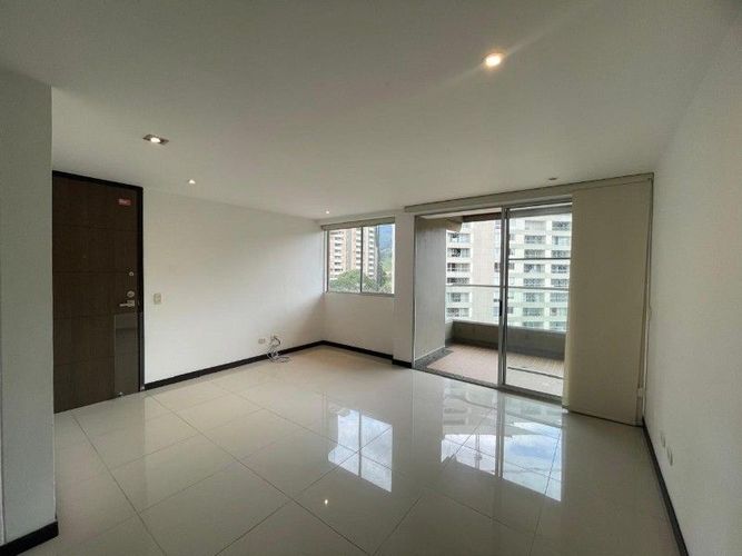 Apartamento de 3 alcobas en arriendo en Loma De San Jose, Sabaneta, 85 m² · foto 2 de 18