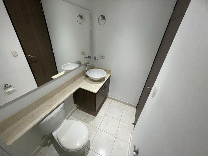 Apartamento de 3 alcobas en arriendo en Loma De San Jose, Sabaneta, 85 m² · foto 15 de 18
